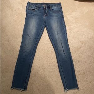Blue skinny jeans with frayed ankles